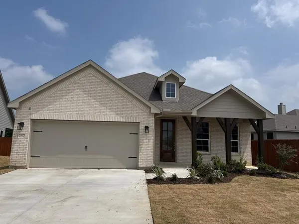 $381,575 | 1237 Frio Drive, Springtown, TX 76082