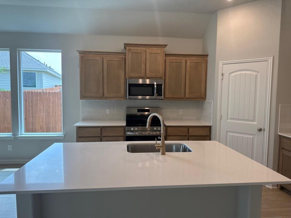 1237 Frio Drive Springtown, TX 76082 - Photo 3 of 8