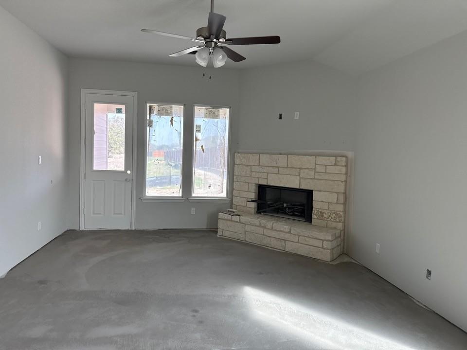 1237 Frio Drive Springtown, TX 76082 - Photo 4 of 8