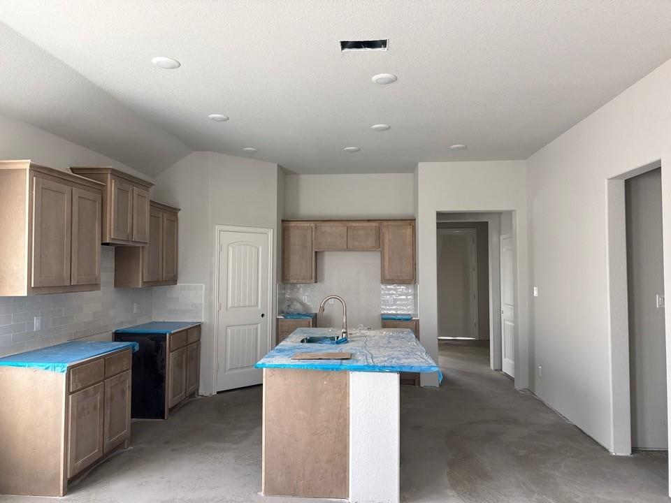 1237 Frio Drive Springtown, TX 76082 - Photo 5 of 8