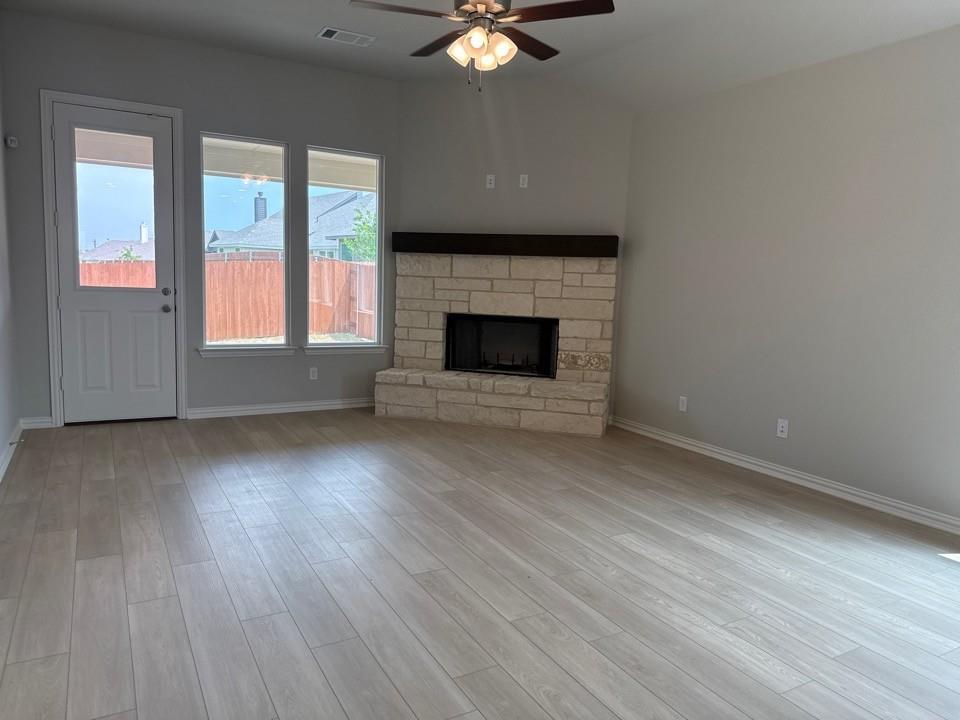 1237 Frio Drive Springtown, TX 76082 - Photo 5 of 8