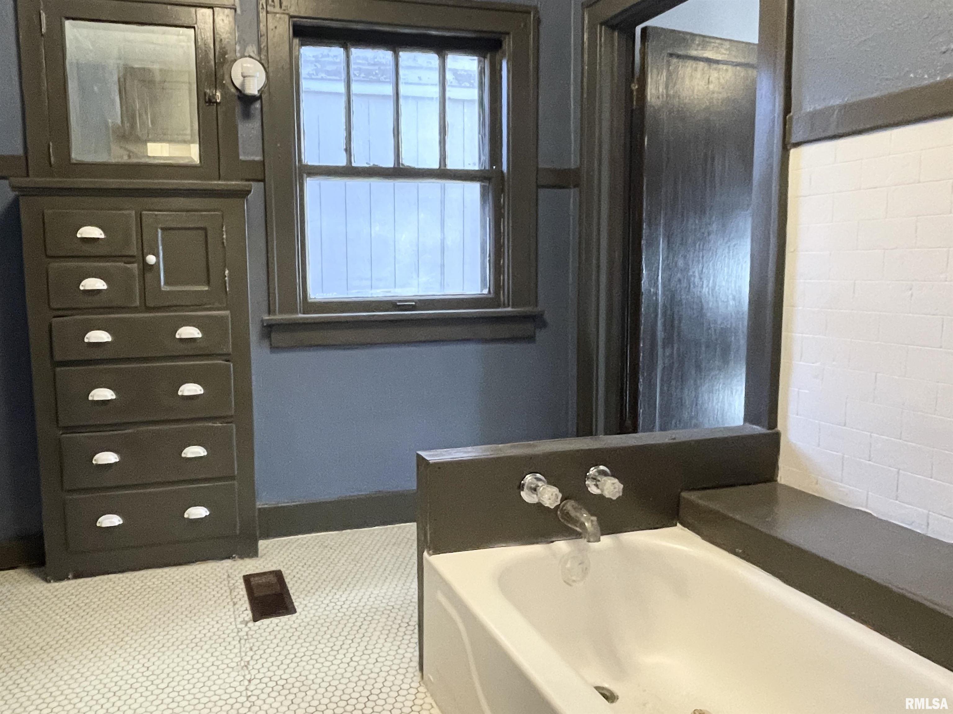 919 West 3rd Street Peoria, IL 61605 - Photo 11 of 32