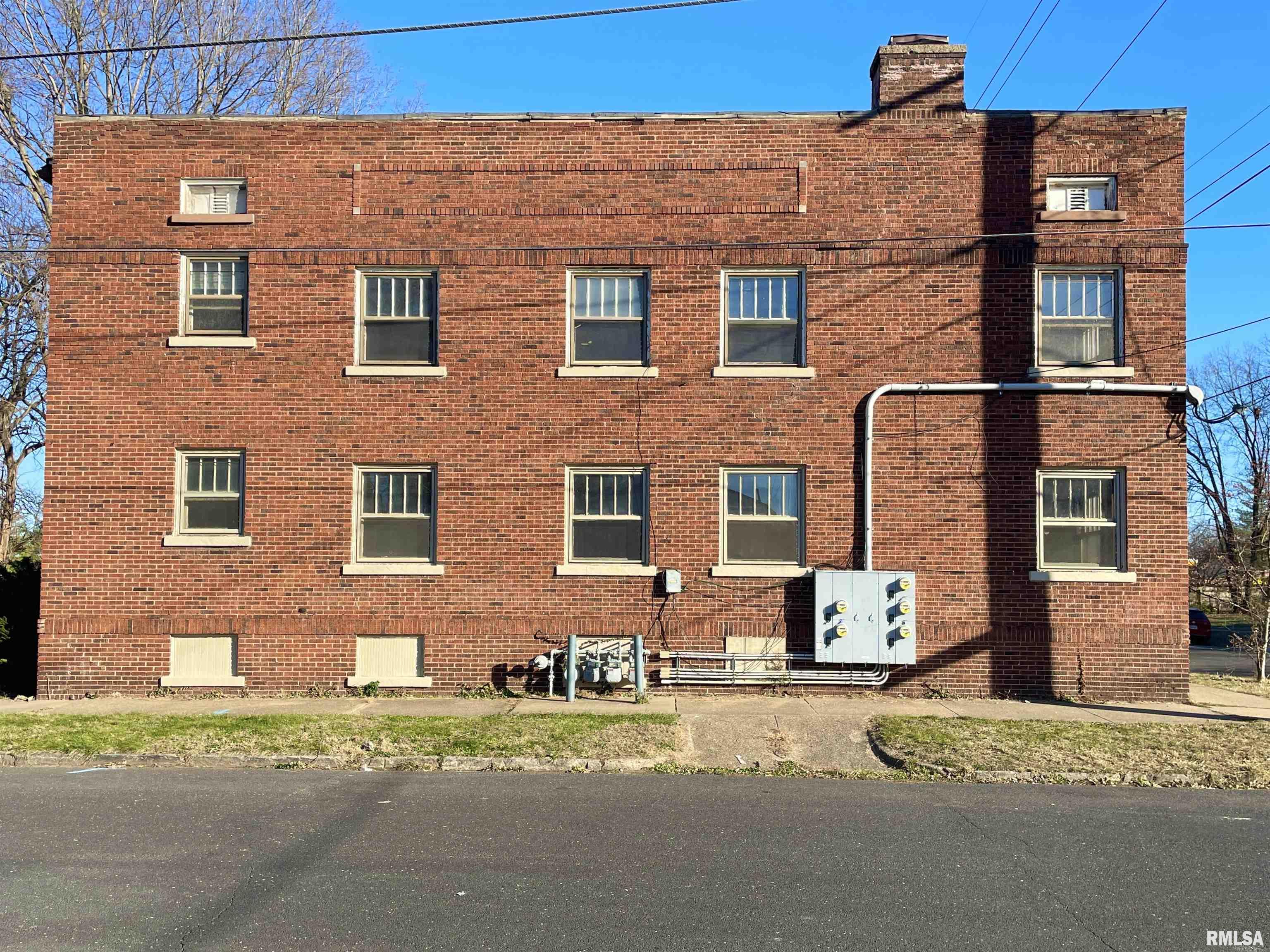 919 West 3rd Street Peoria, IL 61605 - Photo 3 of 32