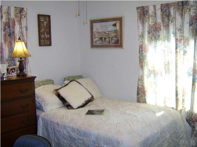 209 Bryant Road Pensacola, FL 32507 - Photo 13 of 17