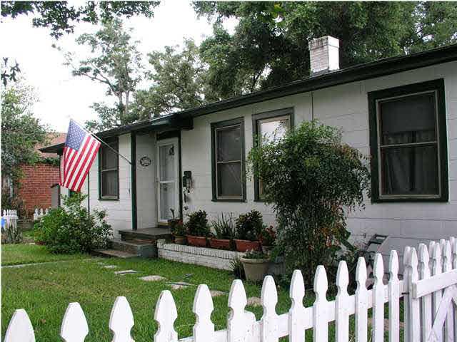 209 Bryant Road Pensacola, FL 32507 - Photo 2 of 17