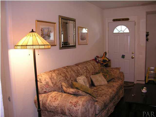209 Bryant Road Pensacola, FL 32507 - Photo 6 of 17 Living room