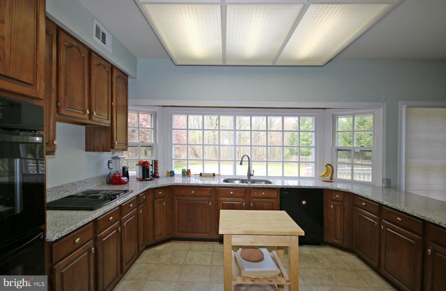 4708 Silverbrook Way Bowie, MD 20720 - Photo 4 of 21 a kitchen with a sink stove and cabinets