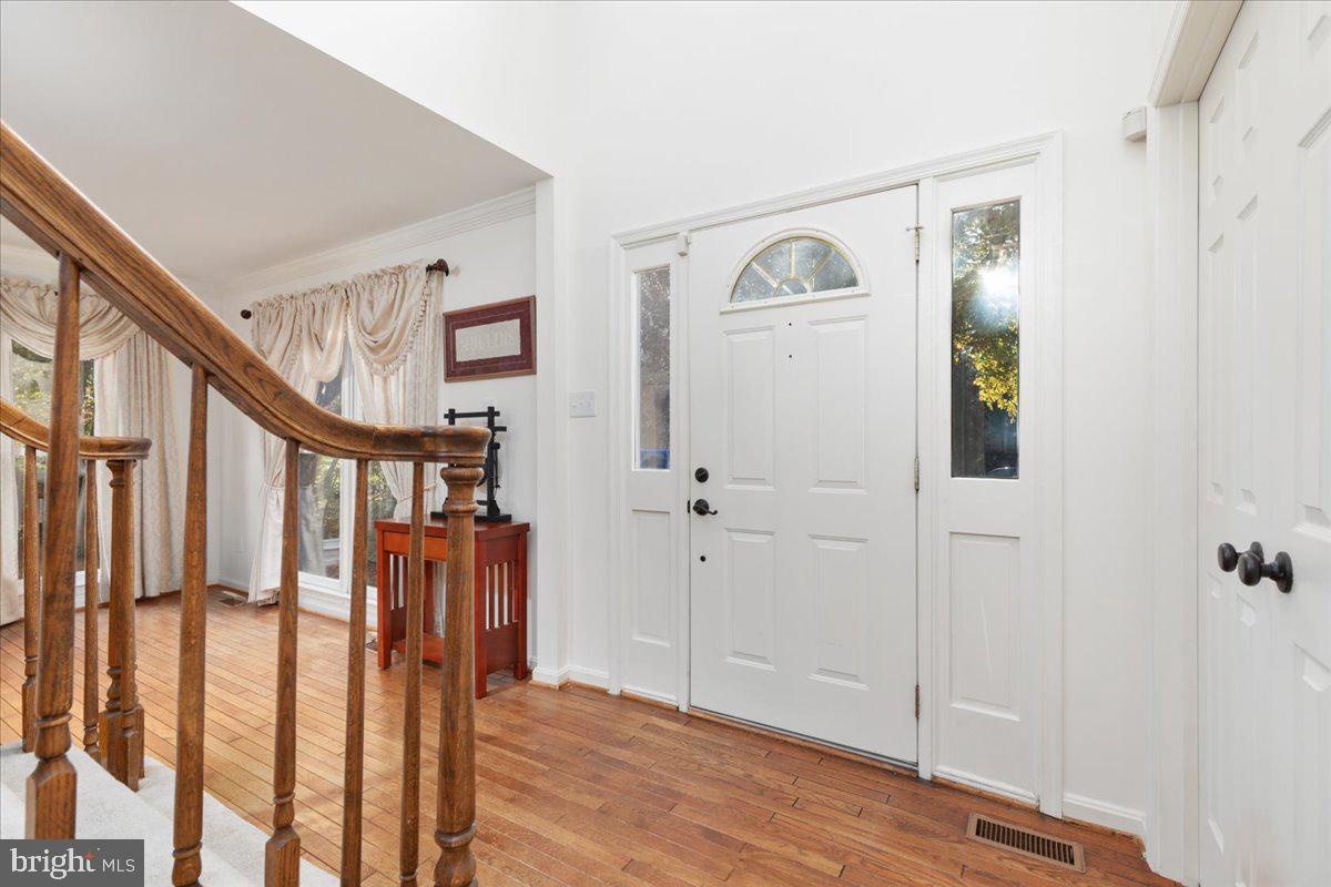 6702 Jade Post Lane Centreville, VA 20121 - Photo 4 of 66