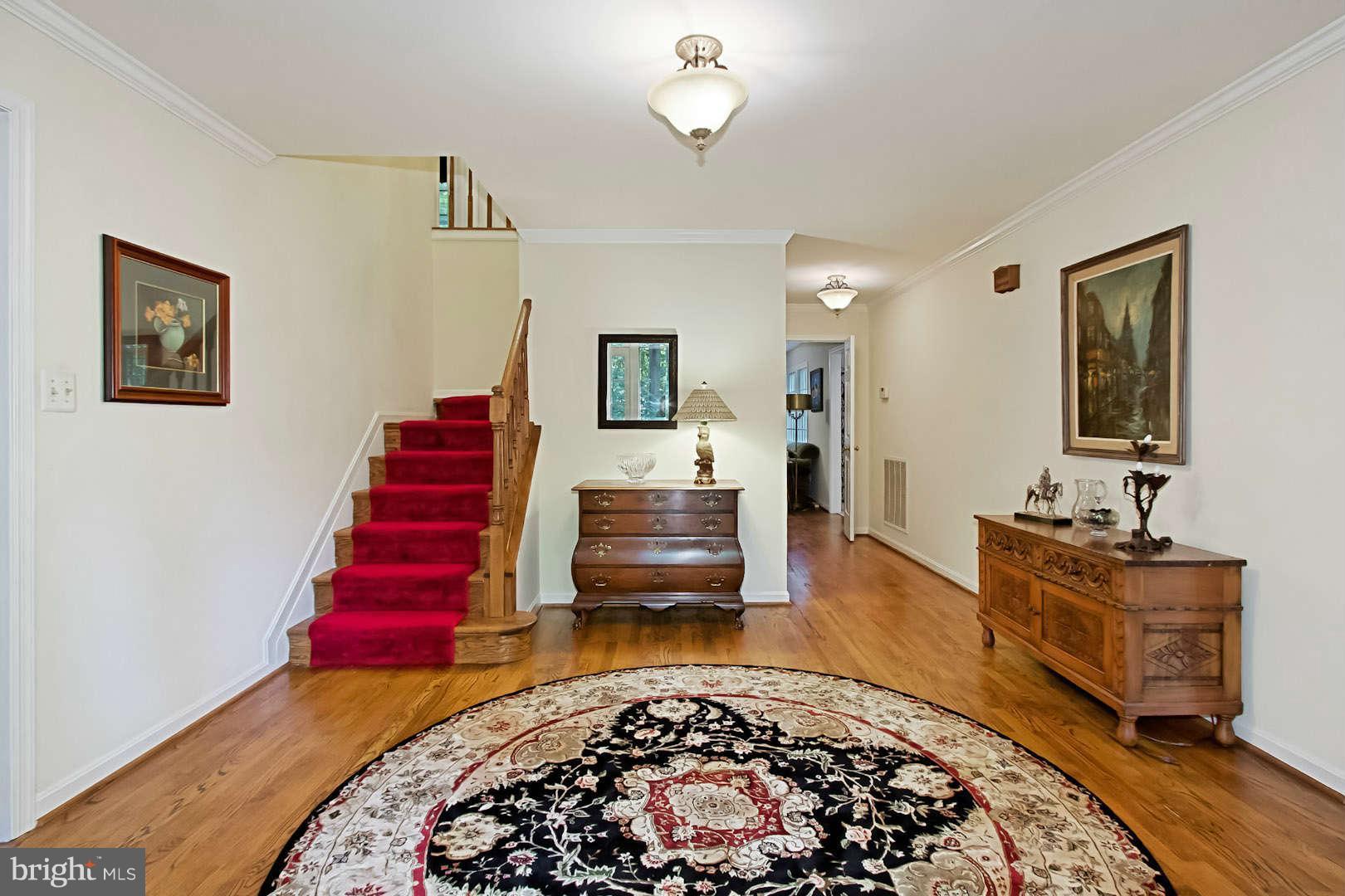 ILarge Foyer