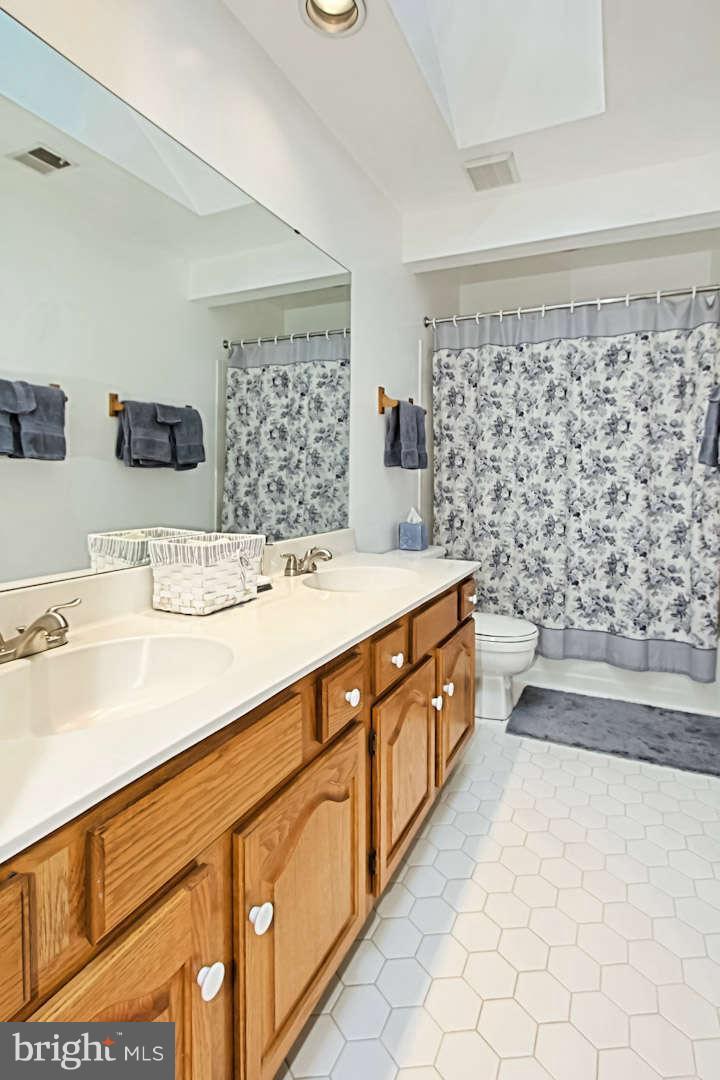 12101 Chapel Road Clifton, VA 20124 - Photo 18 of 29 Full Bath