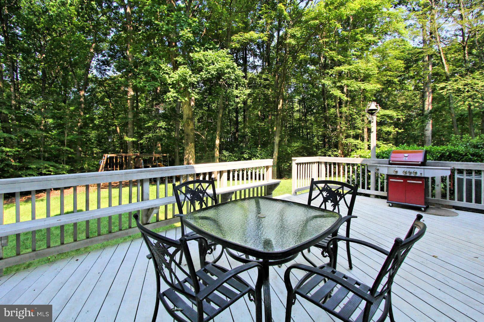 12101 Chapel Road Clifton, VA 20124 - Photo 29 of 29 Large Deck with Built In Seating
