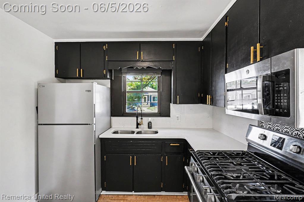 1024 Lee Street Fenton, MI 48430 - Photo 8 of 32