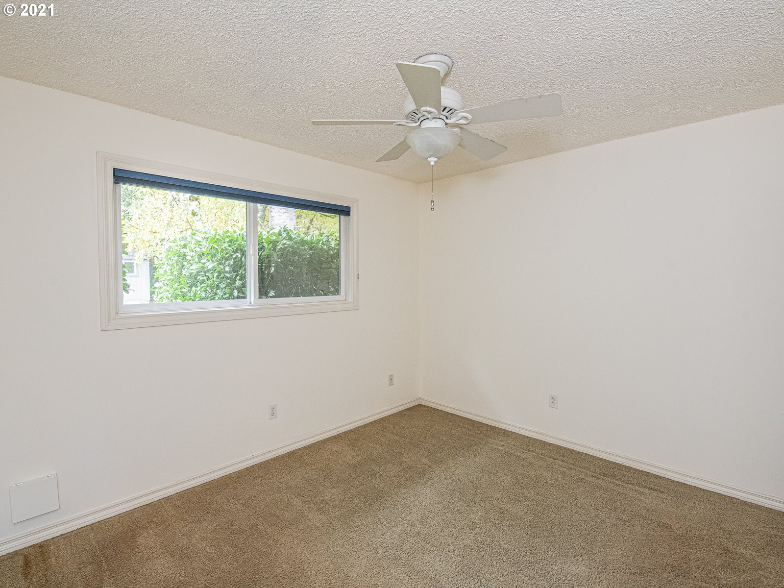5902 Southwest Vermont Street Portland, OR 97219 - Photo 11 of 32 Gallery Image 11