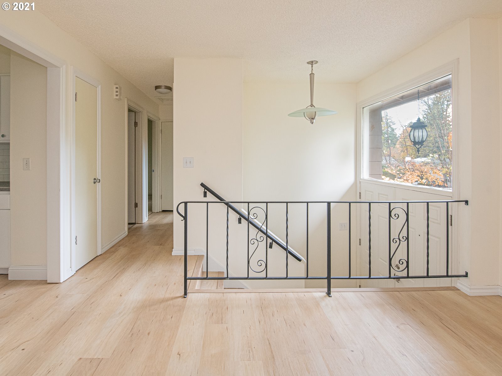 5902 Southwest Vermont Street Portland, OR 97219 - Photo 13 of 32 Gallery Image 13