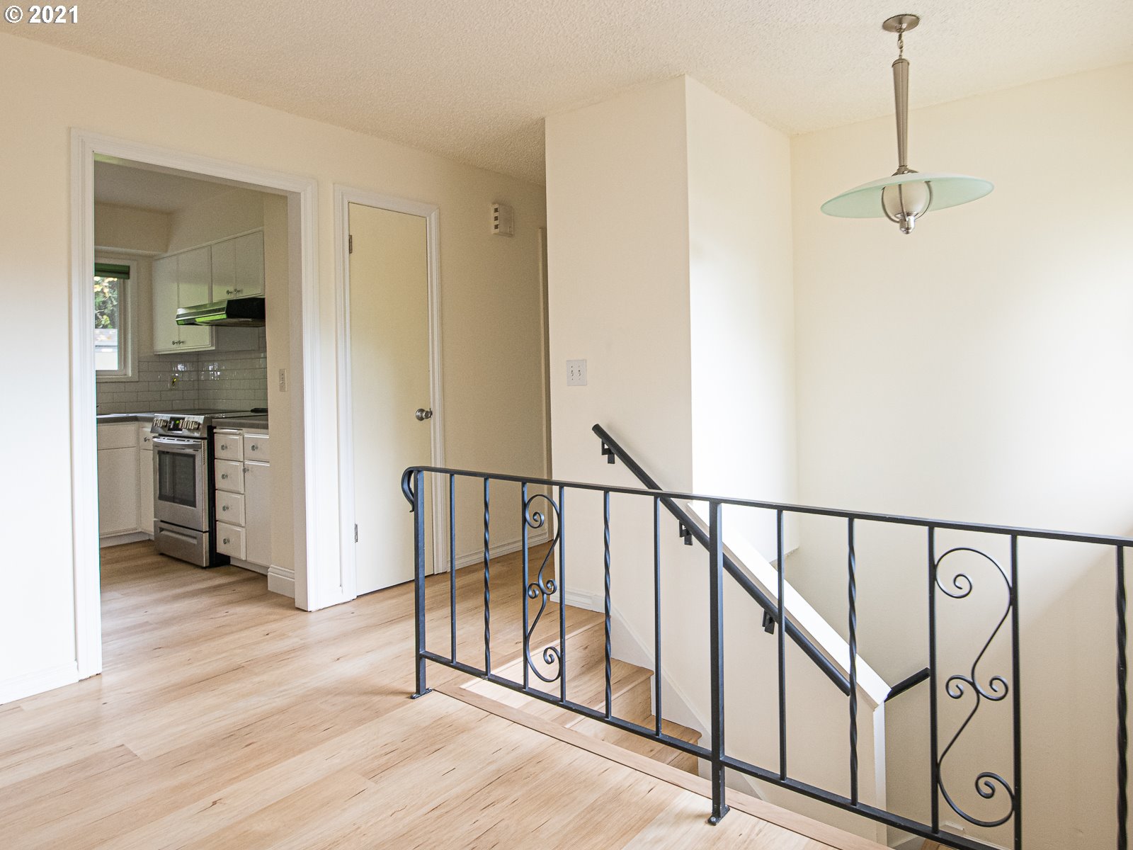 5902 Southwest Vermont Street Portland, OR 97219 - Photo 14 of 32 Gallery Image 14