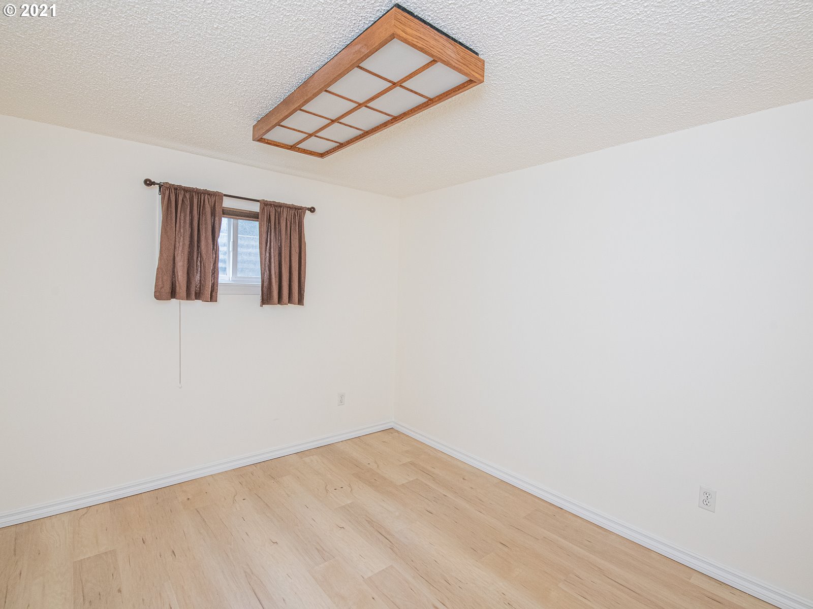 5902 Southwest Vermont Street Portland, OR 97219 - Photo 20 of 32 Gallery Image 20