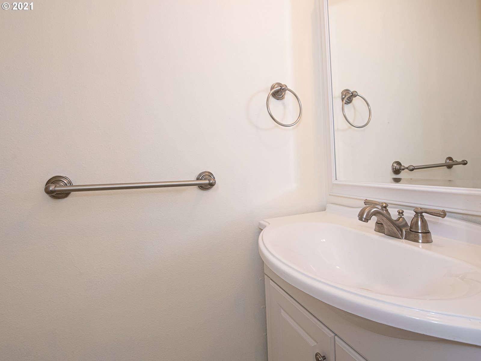 5902 Southwest Vermont Street Portland, OR 97219 - Photo 22 of 32 Gallery Image 22