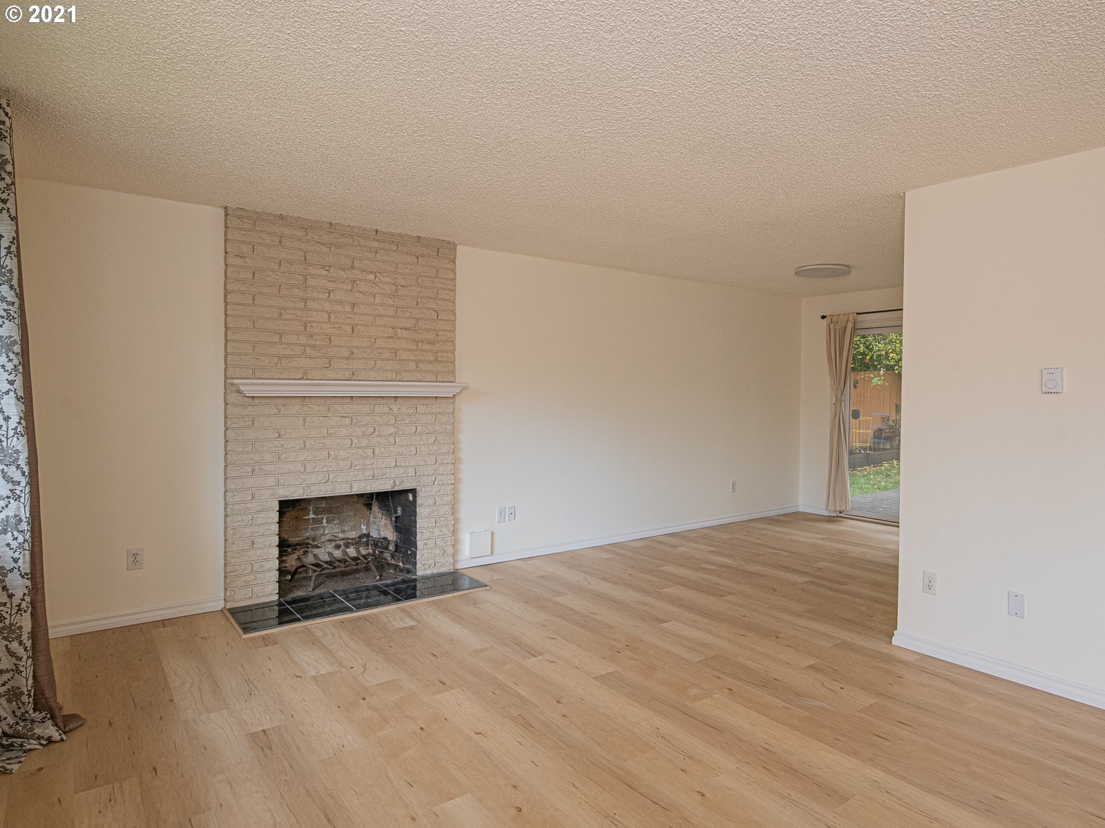 5902 Southwest Vermont Street Portland, OR 97219 - Photo 4 of 32 Gallery Image 4