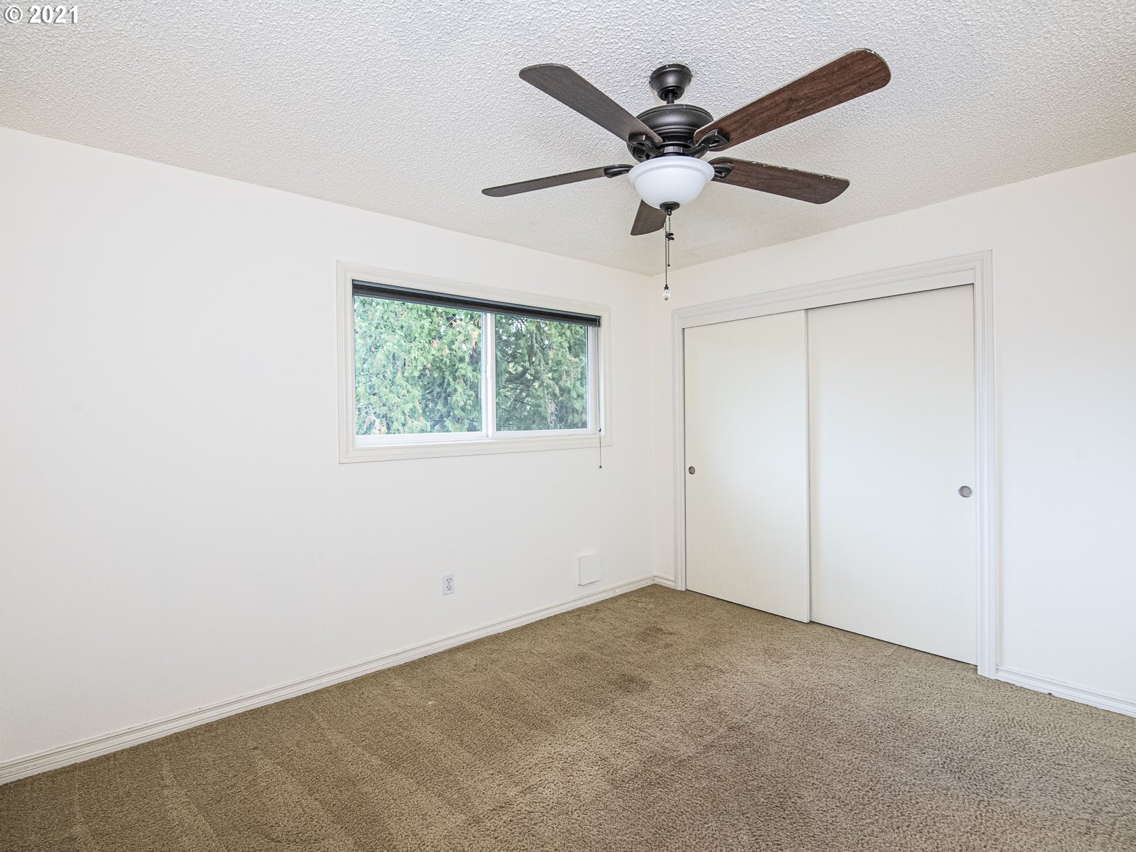 5902 Southwest Vermont Street Portland, OR 97219 - Photo 9 of 32 Gallery Image 9