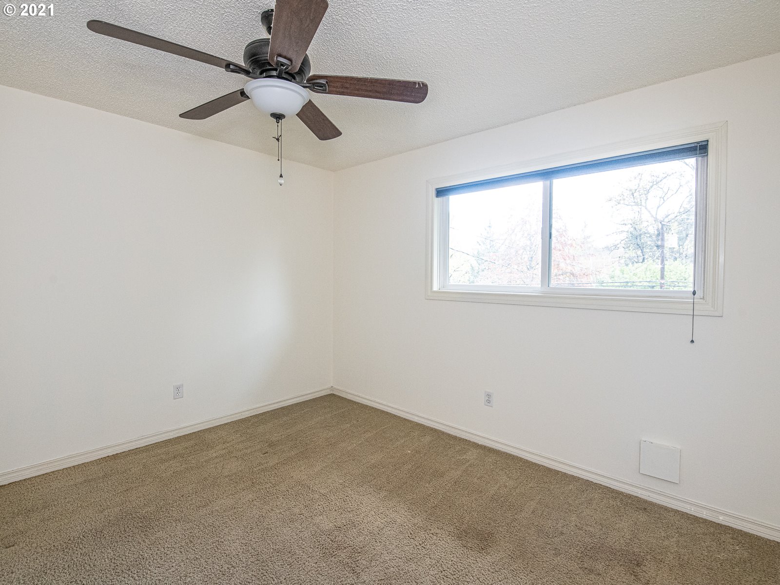 5902 Southwest Vermont Street Portland, OR 97219 - Photo 10 of 32 Gallery Image 10