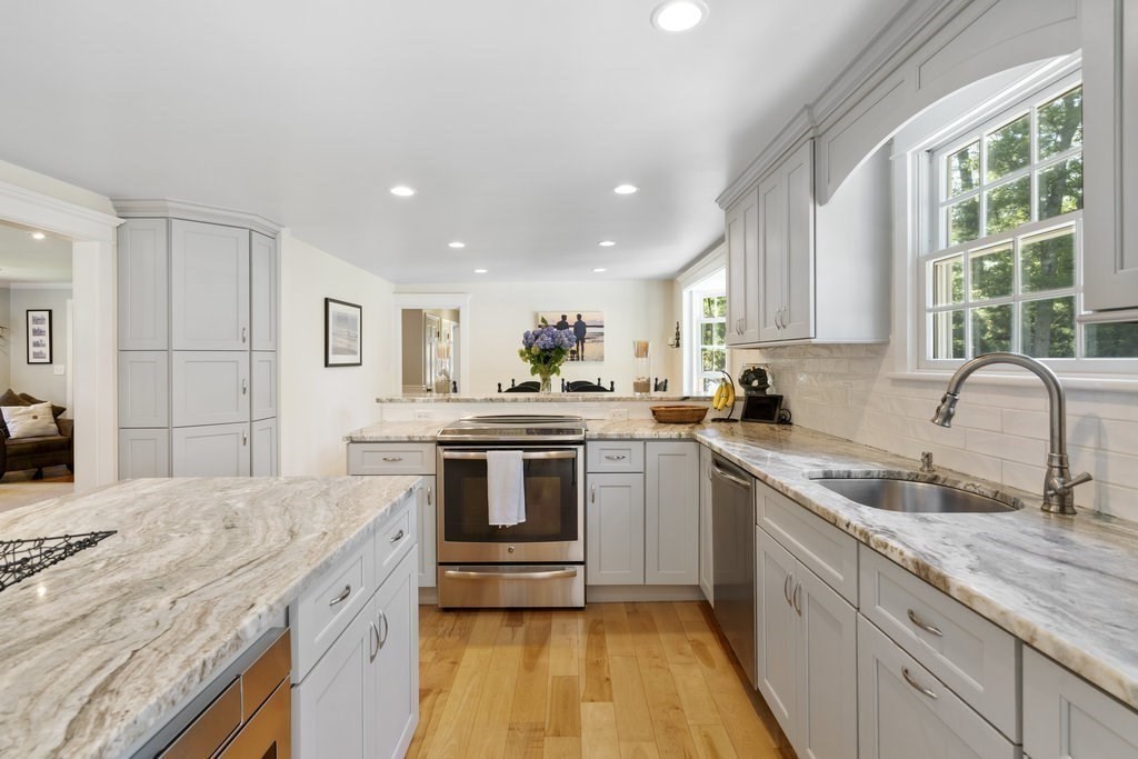 8 Buckboard Road Duxbury, MA 02332 - Photo 4 of 42 Gallery Image 4