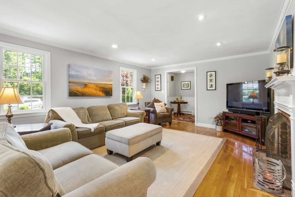 8 Buckboard Road Duxbury, MA 02332 - Photo 9 of 42 Gallery Image 9