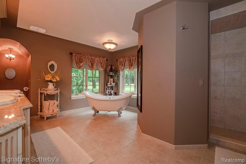 204 Gallogly Road Lake Angelus, MI 48326 - Photo 40 of 85
