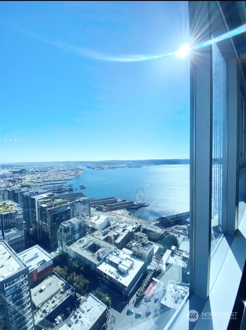 1521 2nd Avenue, Unit 3601 Seattle, WA 98101 - Photo 5 of 39 a view of a city