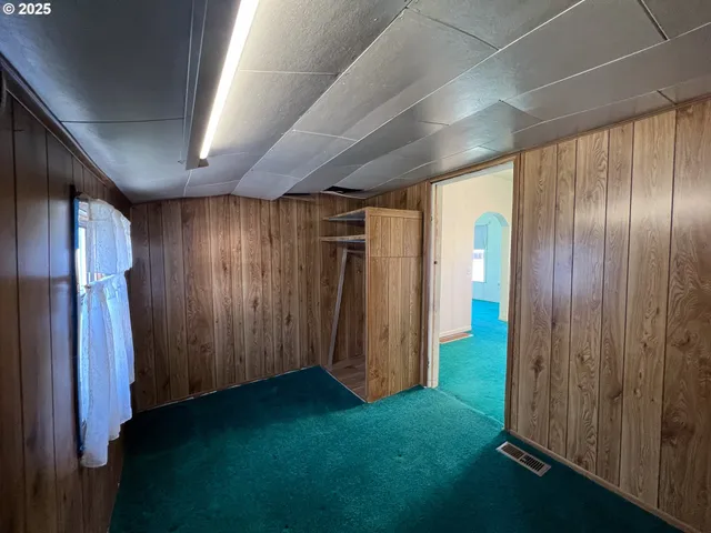 a view of a livingroom with a workspace