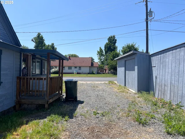 a view of a backyard of the house