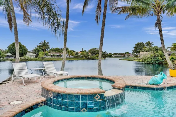 $829,000 | Jacaranda Lakes, Plantation, FL 33322