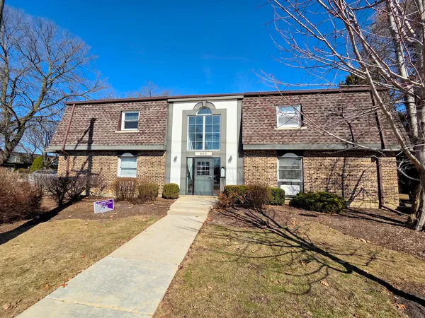 $1,800 | 889 Trace Drive, Unit 107, Buffalo Grove, IL 60089