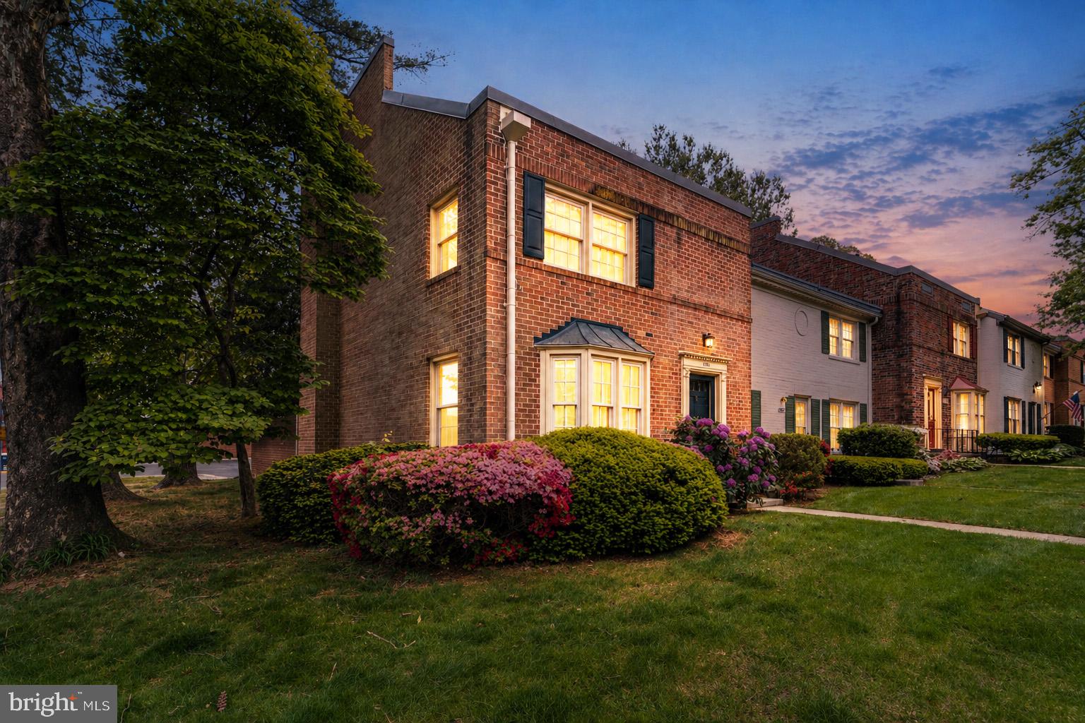 End unit townhome