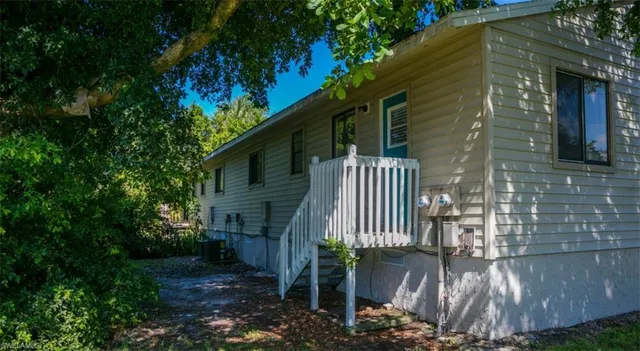 $1,695 | 2455 Thomasson Drive, Unit A, Naples, FL 34112