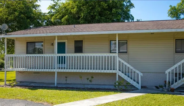 $1,695 | 2455 Thomasson Drive, Unit A, Naples, FL 34112