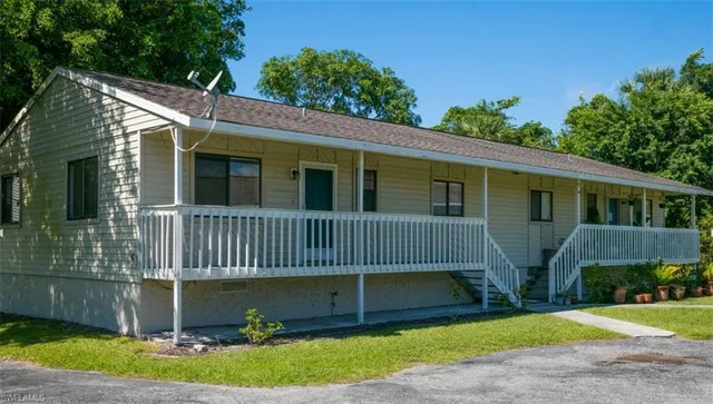 $1,695 | 2455 Thomasson Drive, Unit A, Naples, FL 34112