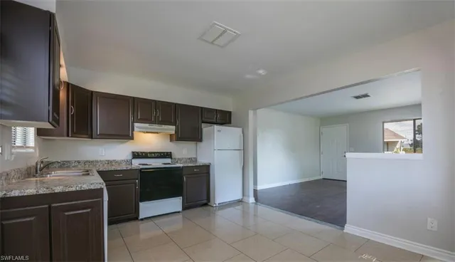 $1,695 | 2455 Thomasson Drive, Unit A, Naples, FL 34112