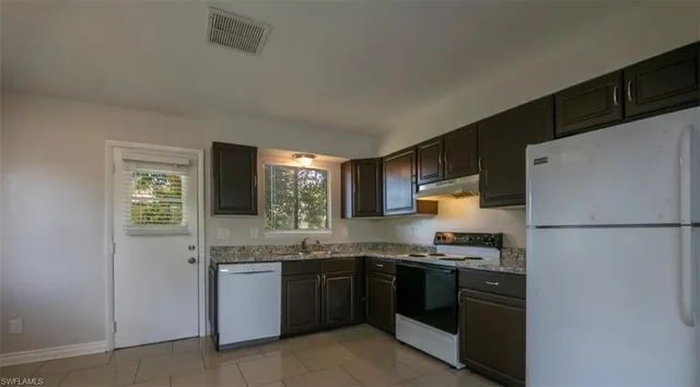 $1,695 | 2455 Thomasson Drive, Unit A, Naples, FL 34112