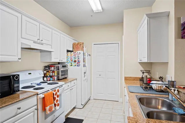 $274,000 | 200 Southern Pecan Circle, Unit 206, Winter Garden, FL 34787