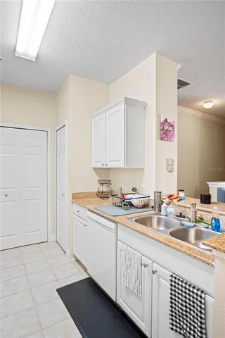 $274,000 | 200 Southern Pecan Circle, Unit 206, Winter Garden, FL 34787