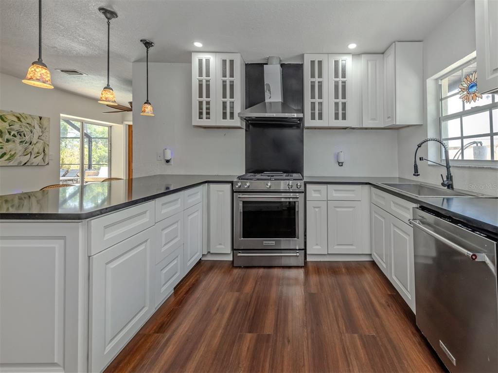 1533 Fundy Road Venice, FL 34293 - Photo 7 of 48