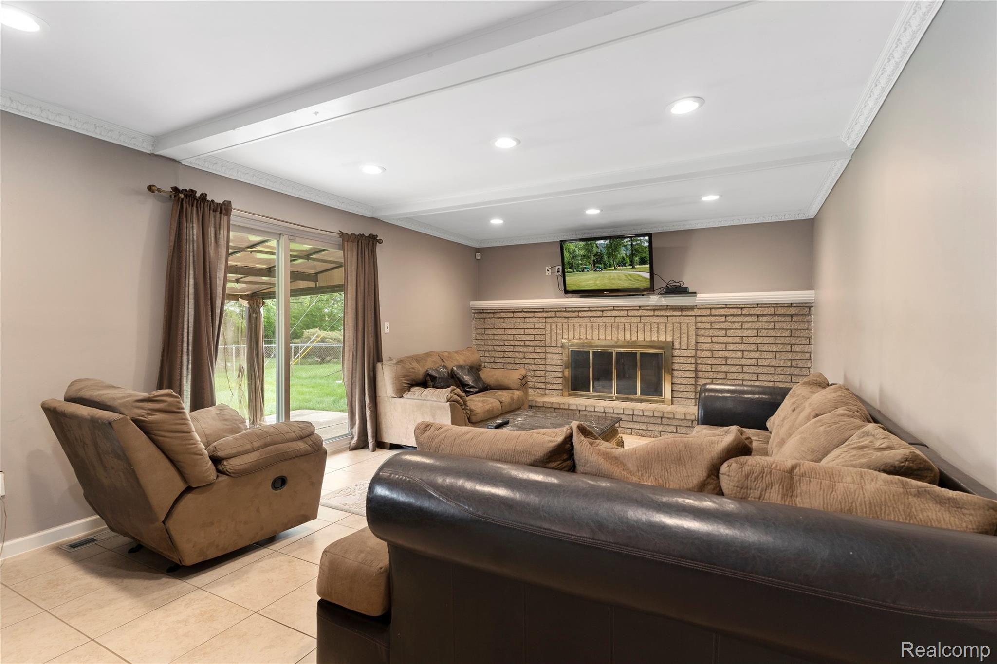 1060 Inkster Road Dearborn Heights, MI 48127 - Photo 12 of 26 DSC09048.jpg
