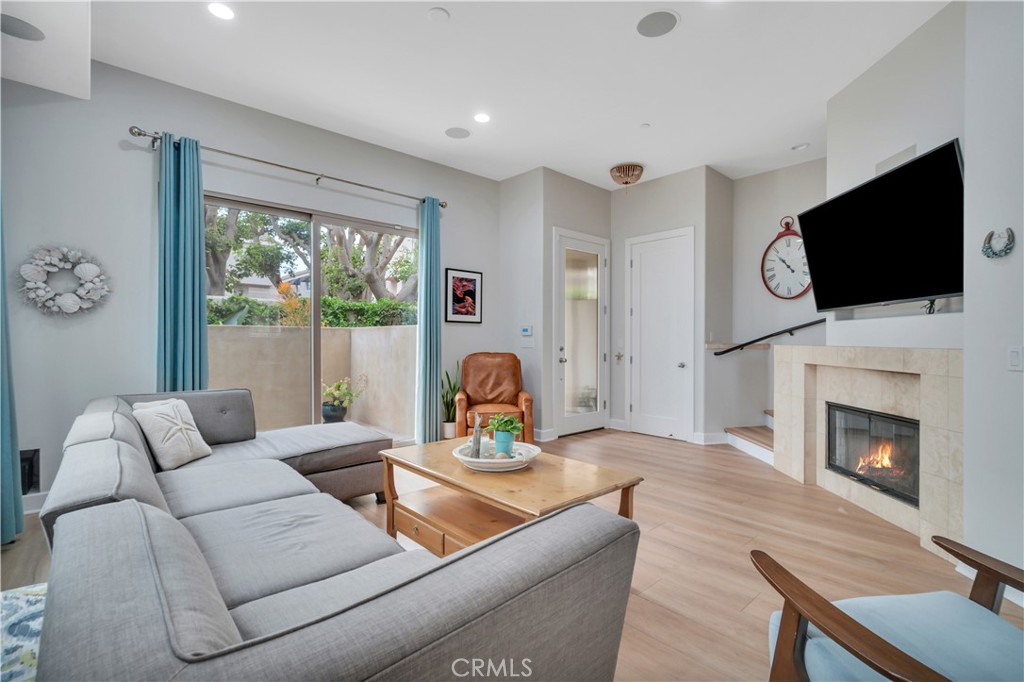 307 Kansas Street, Unit A El Segundo, CA 90245 - Photo 4 of 63