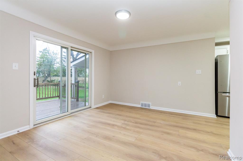 8128 Racine Road Warren, MI 48093 - Photo 8 of 22
