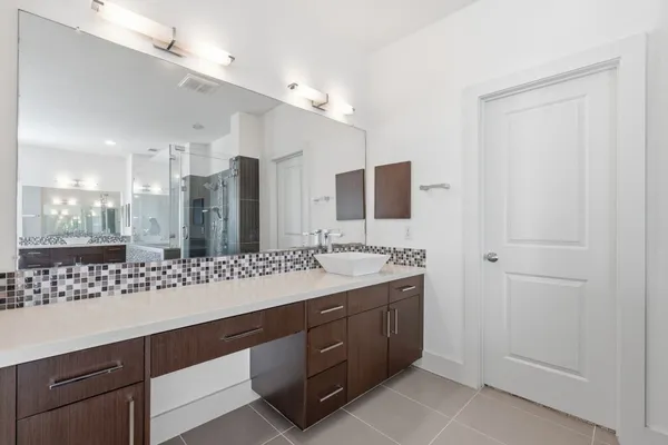 $2,600 | 7239 Laguna Villas, Houston, TX 77036