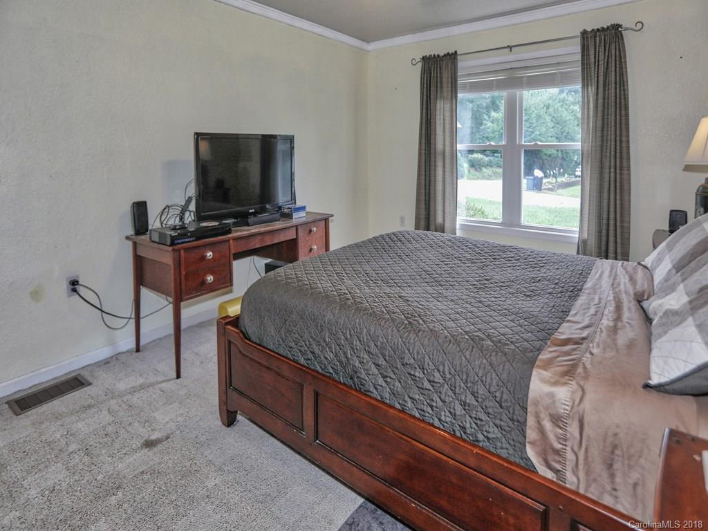 125 Highland Road Waynesville, NC 28786 - Photo 8 of 11 Gallery Image 8