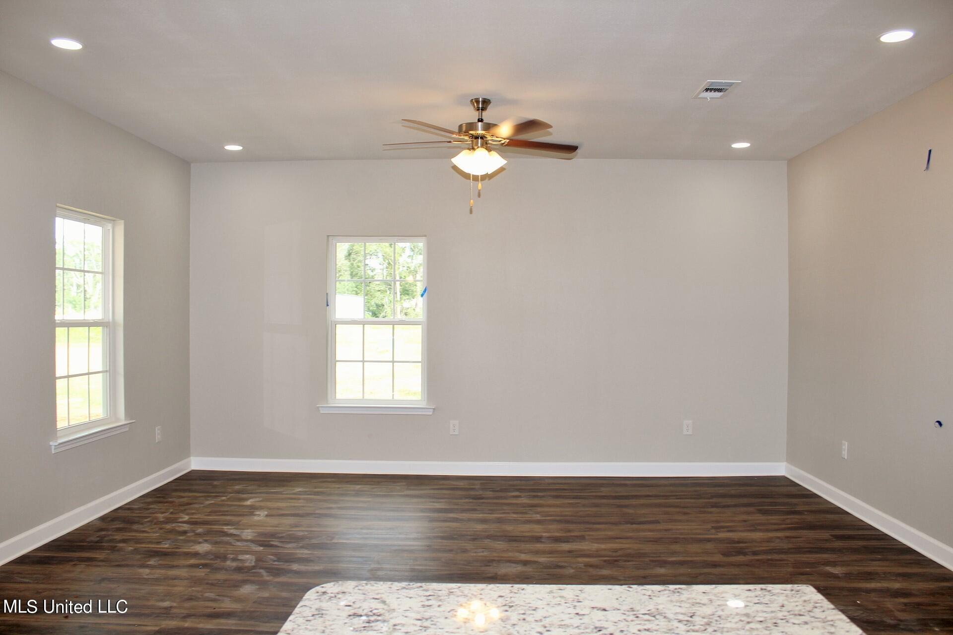 103 Ridge Lane Lucedale, MS 39452 - Photo 4 of 8 Living Room