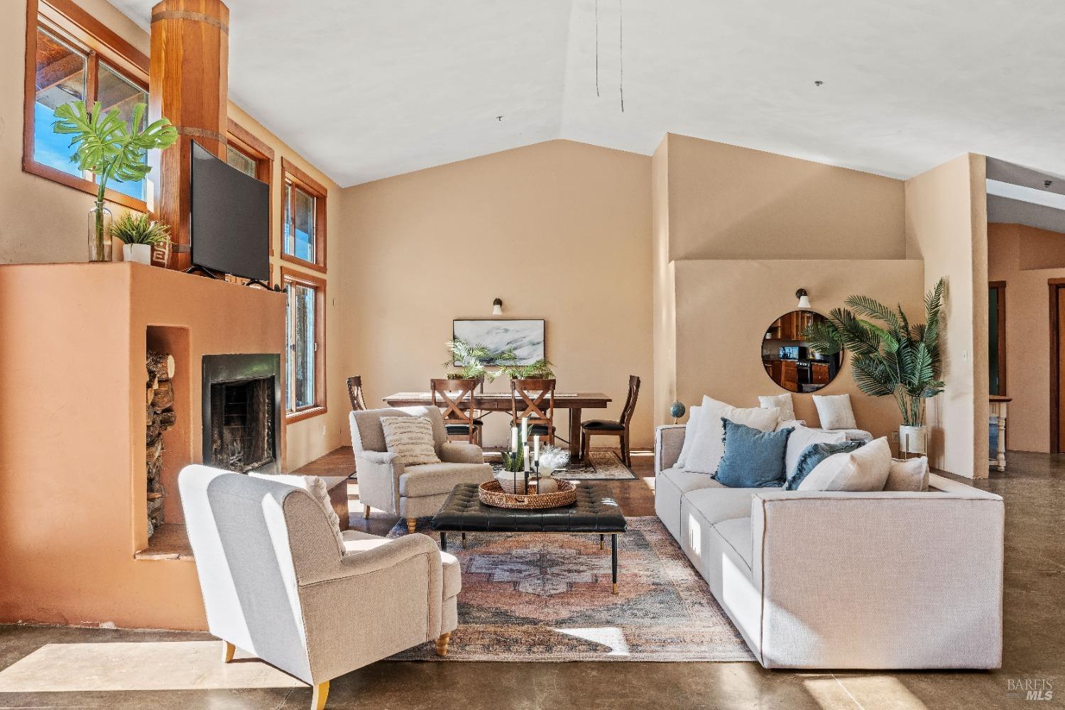 4300 Young Creek Road Ukiah, CA 95482 - Photo 11 of 46