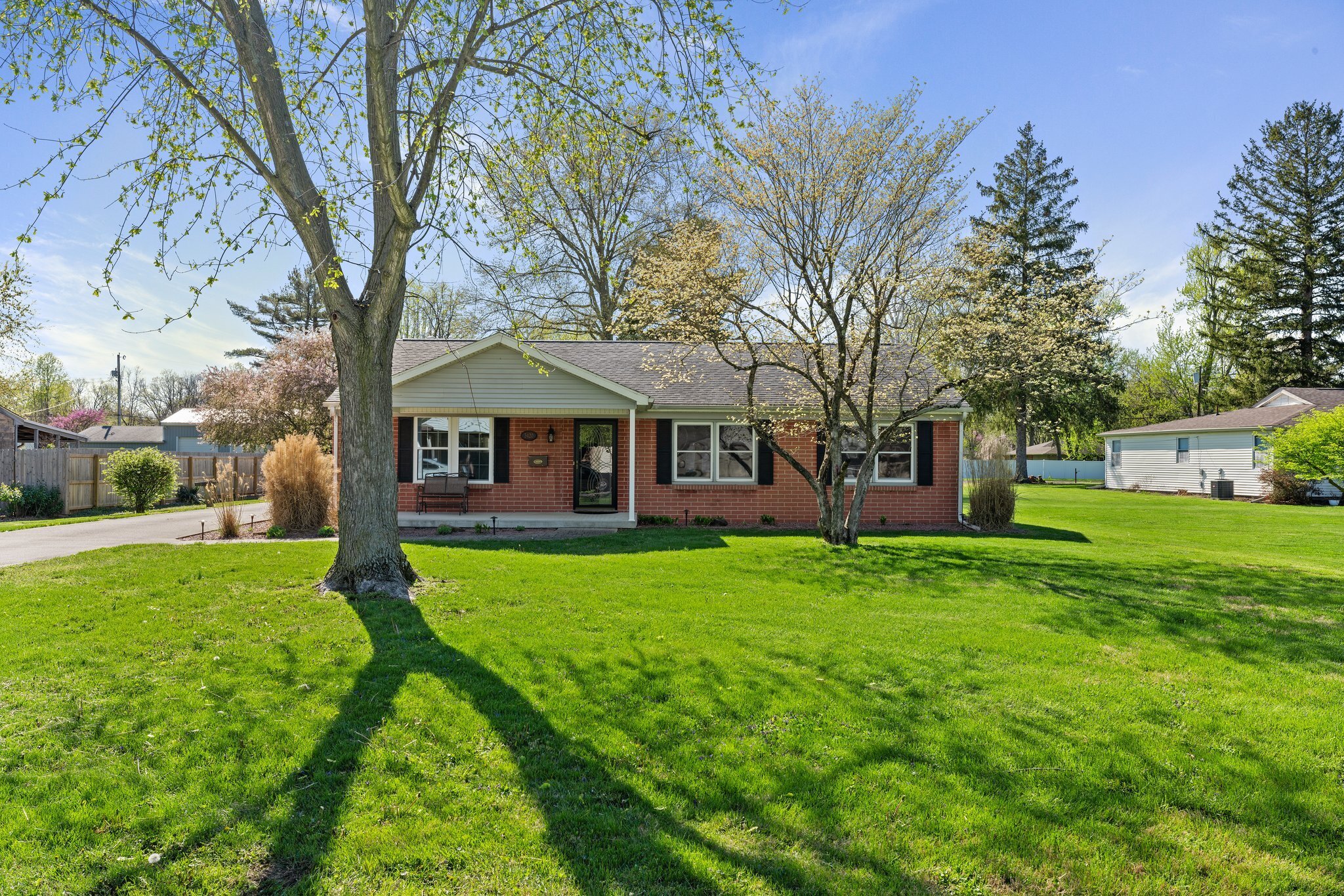 3420 Rost Drive Columbus, IN 47203 - Photo 2 of 26