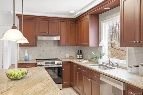 $1,299,000 | 56 Cross Ridge Road, Chappaqua, NY 10514